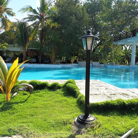 Lucky Beach Resort Triquinimale Exterior foto