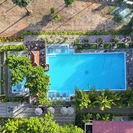 Lucky Beach Resort Triquinimale Exterior foto