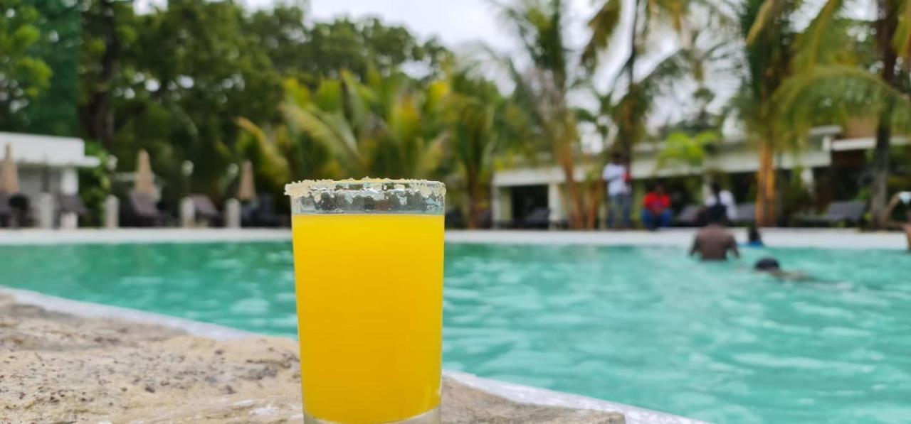 Lucky Beach Resort Triquinimale Exterior foto