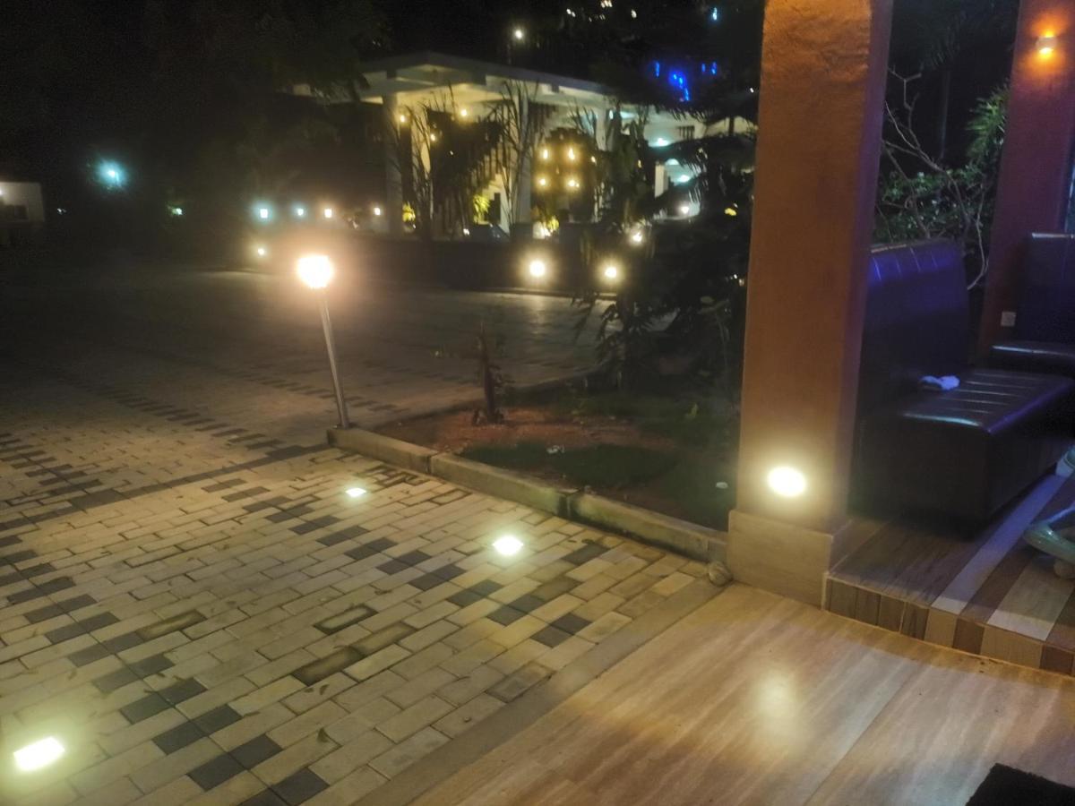 Lucky Beach Resort Triquinimale Exterior foto