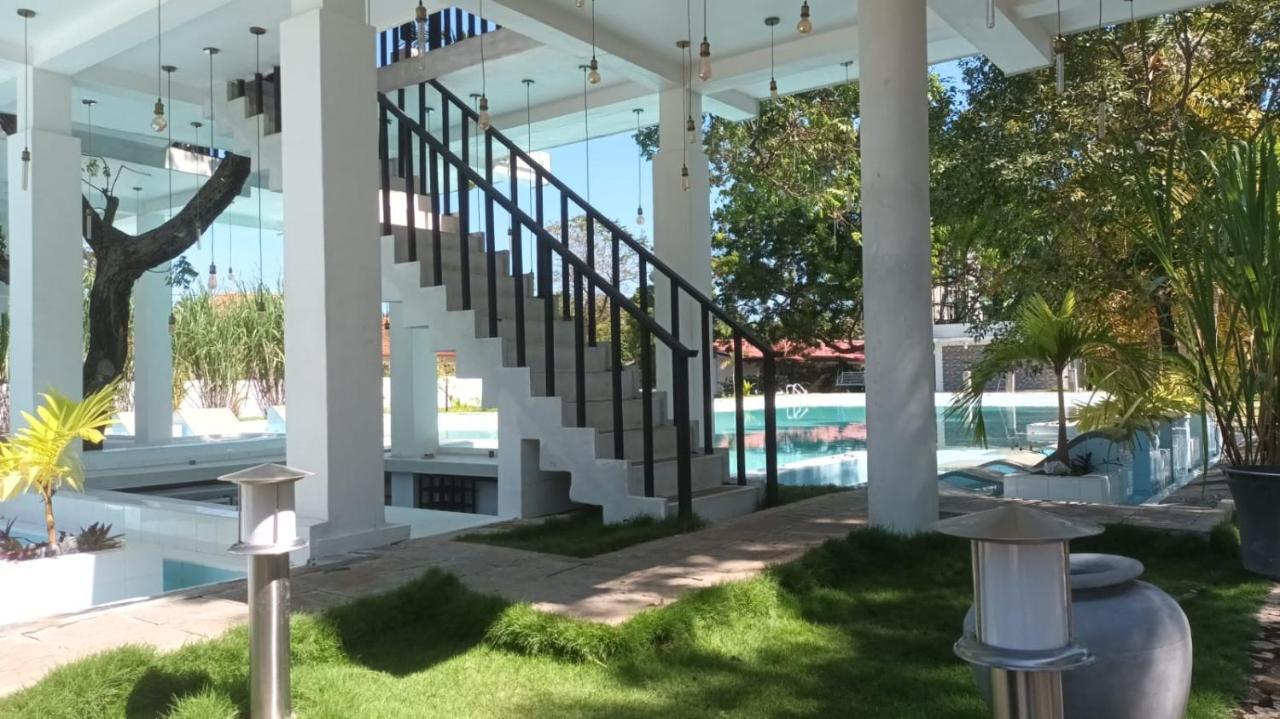 Lucky Beach Resort Triquinimale Exterior foto