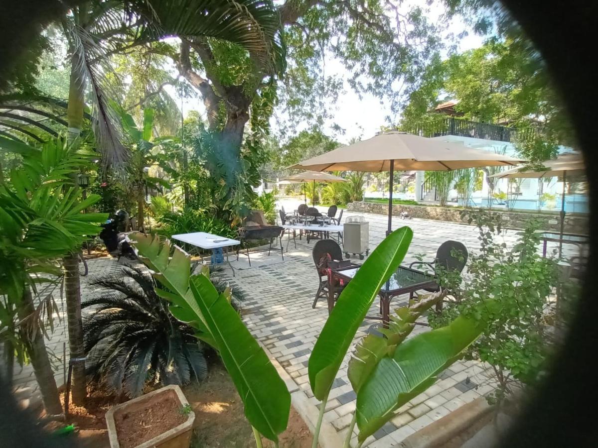 Lucky Beach Resort Triquinimale Exterior foto