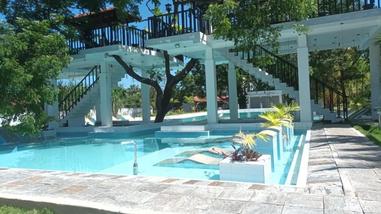Lucky Beach Resort Triquinimale Exterior foto