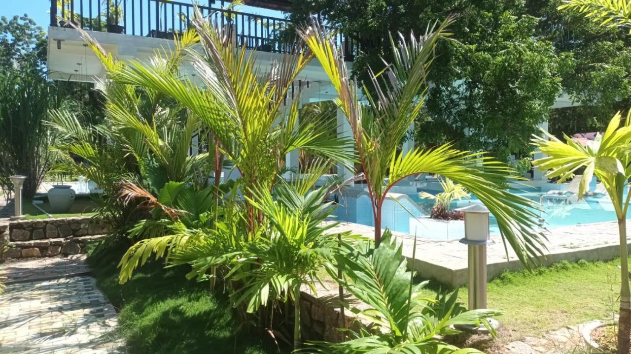 Lucky Beach Resort Triquinimale Exterior foto