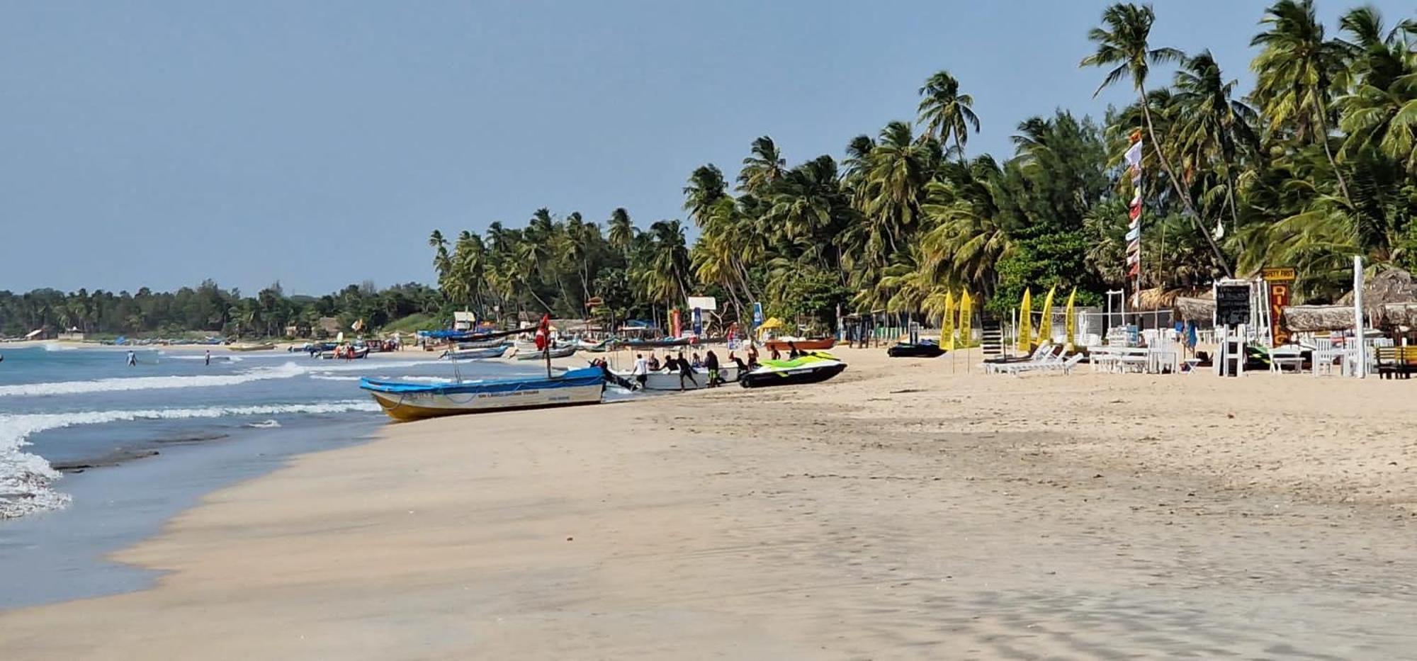 Lucky Beach Resort Triquinimale Exterior foto