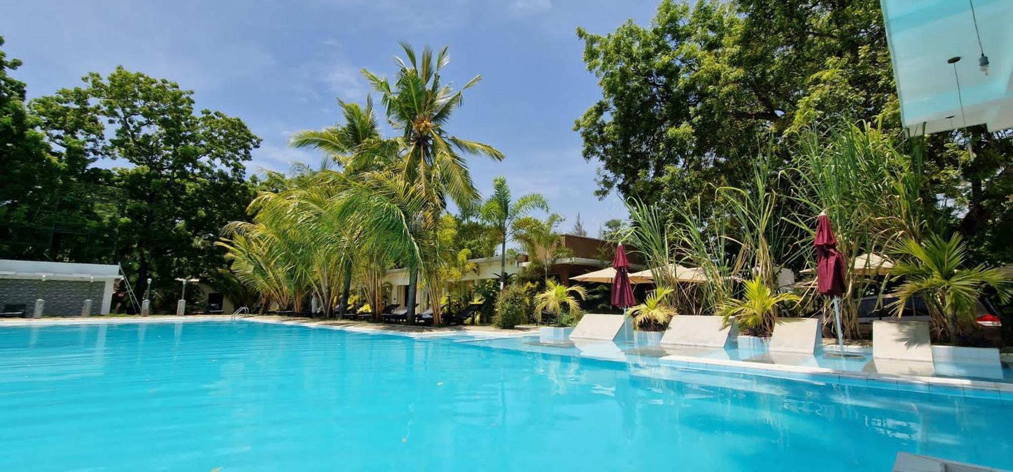 Lucky Beach Resort Triquinimale Exterior foto