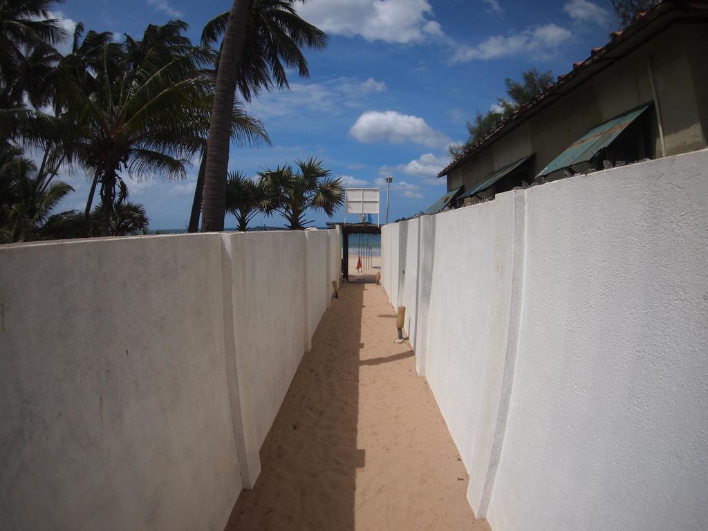 Lucky Beach Resort Triquinimale Exterior foto