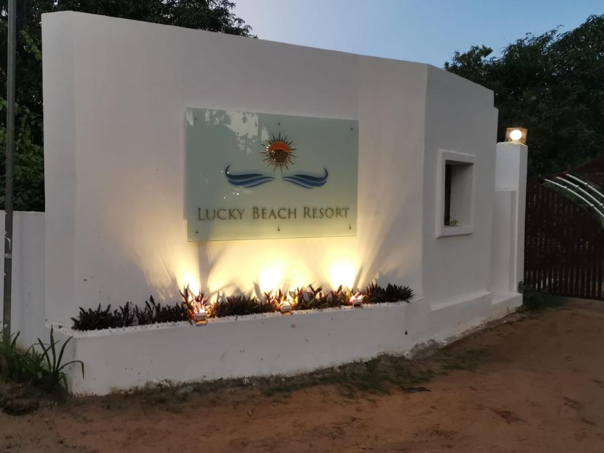 Lucky Beach Resort Triquinimale Exterior foto